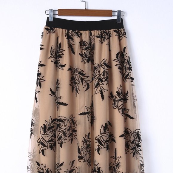 𝅺HIGH-WAISTED Maxi Skirt with Floral Embroidery - Picture 5 of 6